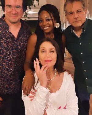 Daniela Romo Instagram - En Perú 🥰✨ Reinas sin corona‼️

Horas lindas para todos✌🏻 gracias siempre 🙏🏻

#DanielaRomo #tbt #juevesretro #ReinasSinCorona #Momentos #Recuerdos