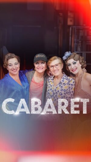 Daniela Romo Instagram - El sábado pasado, en el Kit Kat Club, tuvimos el honor de contar con la presencia de dos de las más grandes estrellas del entretenimiento en México y leyendas del @teatroinsurgentes, en donde pudimos hacerle un pequeño homenaje a sus intachables trayectorias y nuestra querida @aniallue les dedicó unas palabras en nombre del elenco y producción. 

La gran @laolibucio y nuestra maravillosa productora @danielaromoweb. Un honor tenerlas en nuestro CABARET
