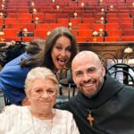 Daniela Romo Instagram - Un luminoso inicio de CABARET en el Teatro de los Insurgentes 🙏🏻✨ Willkommen, bienvenue, welcome, bienvenidos a esta ilusión y humana emoción, CABARET ✨👯‍♂️ 🙌🏻✨ Los invito a que no se la pierdan de jueves a domingo‼️ 🕰️ Jueves: 20:00 hrs Viernes: 20:30 hrs Sábado: 17:00 y 20:30 hrs Domingo: 13:30 y 17:30 hrs 🎟️ Boletos en la taquilla del teatro y en Ticketmaster @cabaretmexico @teatroinsurgentes #DanielaRomo #CabaretMéxico #Inicio #Bienvenidos #Musical #Teatro #Proyecto #Vida #TinaGalindo #Producción #GraciasSiempre #Cabaret #sallybowles #willkommen #bienvenue #welcome