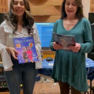 Daniela Romo Instagram - @danielaromoweb y @fabiolaroudhaoficial están de estreno 💥😎 promocionando su más reciente colaboración "Nada" un dueto único y espectacular!! 🤩💥🎶 Disponible en todas las plataformas Digitales 😃🎶
.
.
.
. #danielaromo #fabiolarouda #colaboración