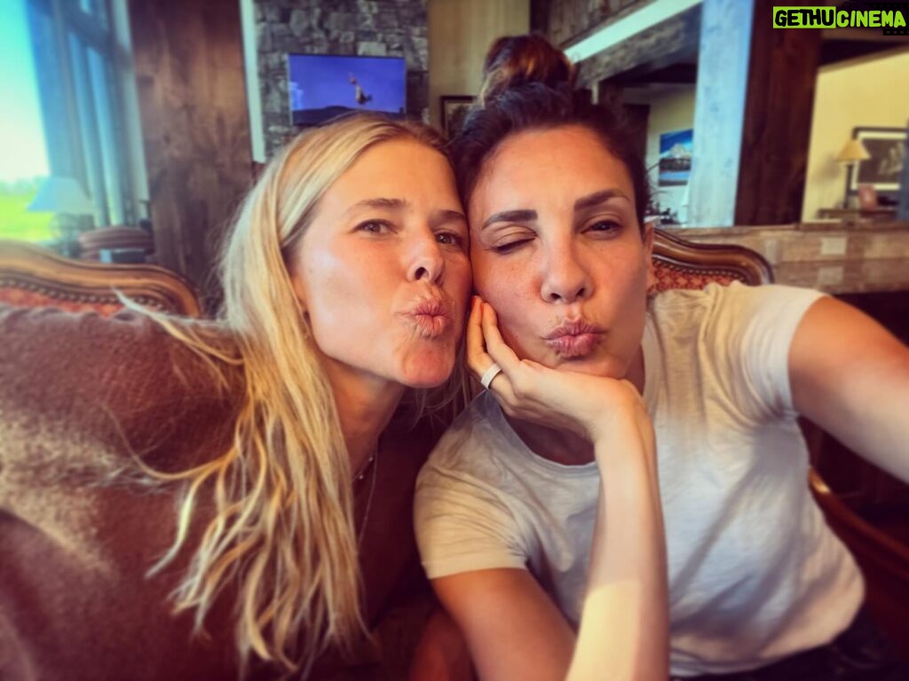 Daniela Ruah Instagram - Yesterday my sister from another mister, my Idaho companion and mama bear divine celebrated a milestone birthday! Love you so much lady! Flood her with love!!! @swrightolsen ♥️🌺♥️🌺♥️🌺♥️♥️♥️♥️🌺🌺🌺♥️🌺♥️🌺♥️🌺 . Ontem a minha mana, companheira de Idaho e mamã divina celebrou um aniversário especial! Inundem-na de amor!!! 🌺♥️🌺♥️🌺♥️🌺🌺♥️🌺♥️♥️🌺