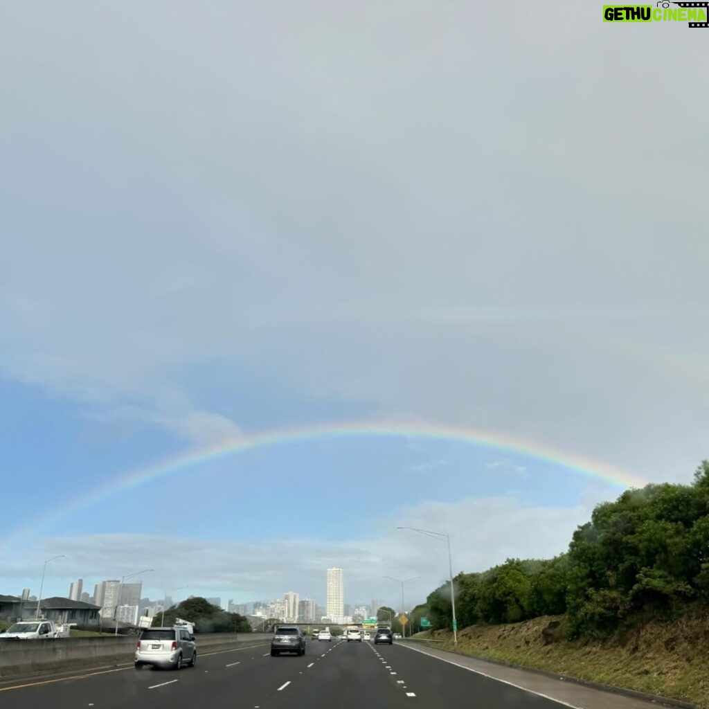 Daniela Ruah Instagram - Well hellooooo Hawaii…. Started prep on the 1001 episode of the @ncisverse 🤭 🌈🌈🌈🌈🌈🌈🌈🌈🌈🌈🌈🌈🌈🌈🌈🌈 Oláaaaaaa Hawaii… começei a prepara o episódio 1001 do mundo NCIS 🤭 . #cbs #ncishawaii #season3 #hawaii #happiness #directing #realização