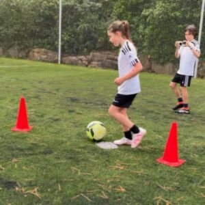 Daniela Ruah Instagram - Hoje houve futebol… O dia todo… 😜
Os miúdos jogam os dois nos EUA e aqui em Portugal aproveitamos os treinos com o @diogabreu . Sempre positivo, encorajando sempre e detalhado. Depois à noite houve joooooogo BENFICA/SPORTING
.
Today there was soccer… All day… 😜
The kiddos play in the US but we always get in some training in Portugal with @diogabreu . Always positive, always encouraging and detailed. Then in the evening we watched a gaaaaaame #Benfica v #Sporting
.
 @slbenfica @sportingmodalidades #futebol #soccer #kids #family #travel #fun