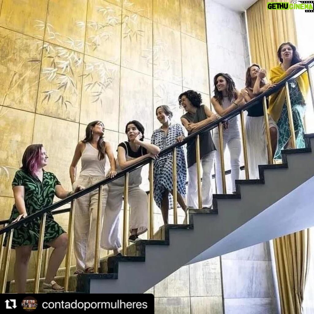 Daniela Ruah Instagram - Continuo a dizer que realizar um filme neste projecto foi das melhores experiências profissionais. Evoluímos, aprendemos e foi-nos dado uma plataforma criativa e uma mão que nos guiou. Eternamente grata por esta equipa 🥰 Não percam a @timeoutlisboa ! . Now in english! I will always feel like directing a film for this project was one of the best experiences of my professional life. 10 beginner female directors evolved, we learned and we were given a creative platform and a guiding hand. Eternally grateful to this team 🥰 Get you copy of @timeoutlisboa . #Repost @contadopormulheres with @use.repost ・・・ Grande entrevista na edição de verão da @timeoutlisboa já disponível nas bancas! Na foto 7 das 10 realizadoras do @contadopormulheres, e ainda a produtora @pandoradacunhatelles Obrigado Renata Lima Lobo pela entrevista e à @julita79 por ter organizado e conseguido juntar quase todas no belíssimo @fslisbon Vale a pena a leitura! #contadopormulheres #timeoutlisboa