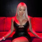 Daniella Chávez Instagram - Adivina mi color favorito?✨ @NovaMEN by @FashionNova dress🖤