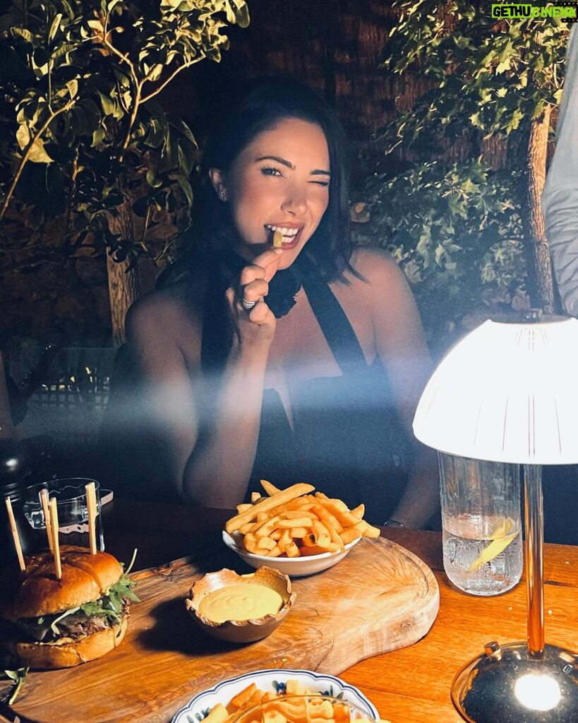 Daniella Rahme Instagram - Sundays - sparkle, smiles & French fries ✨🍟 #DaniellaRahme #دانييلا_رحمة