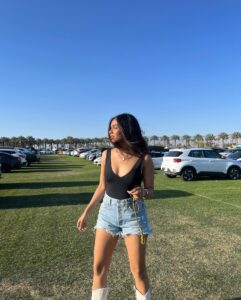 Daniella Taylor Instagram - hello day 2 🌵🏜