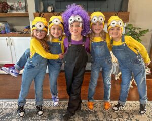 Danielle Busby Instagram - Happy Halloween 👻 This was our first Halloween that was diff for us! No really traditional Busby matching theme😢 Blayke wanted to be off with her friends and match them, and the quints dressed up with their besties in all minions (it was pretty hilarious watching them run house to house trick or treating). 
Then @adambuzz surprised the girls with his blow up Minion (which I couldn’t take him serious all night 🤪) ..and then there was… me..😏..#thatmom that was lame and left out and all alone to just be ‘that quint mom’ LOL! 
All in all, we had a blast last night and I treasure these little moments of joy and laughter !! #itsabuzzworld #halloween #outdaughtered