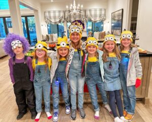 Danielle Busby Instagram - Happy Halloween 👻 This was our first Halloween that was diff for us! No really traditional Busby matching theme😢 Blayke wanted to be off with her friends and match them, and the quints dressed up with their besties in all minions (it was pretty hilarious watching them run house to house trick or treating). 
Then @adambuzz surprised the girls with his blow up Minion (which I couldn’t take him serious all night 🤪) ..and then there was… me..😏..#thatmom that was lame and left out and all alone to just be ‘that quint mom’ LOL! 
All in all, we had a blast last night and I treasure these little moments of joy and laughter !! #itsabuzzworld #halloween #outdaughtered