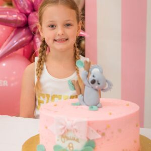 Danielle Busby Instagram - My little LuLu 💕 Olivia Marie 💕 Baby B of my quintuplets   also identical twin with Ava. You sure do bring so much joy into our lives 🤗 You are such a character and love to make others laugh… full of jokes, fart noises and silly faces all the time. Your heart has grown so big and it is filled with compassion and empathy (something I lack at as an adult) but you teach me so much with your care and sympathy for others. I will always have an extra special memory with you, since you were the first of my quintuplet NICU babies I got to hold… filling my Mama heart up so big on the day I was getting discharged from the hospital after having y’all. I love the little person you are growing into and I wouldn’t change a thing about you! 
Celebrating you this month as a #nicugraduate 8 years ago 💚 Thank you Lord for this precious child 💚 #nicuawarenessmonth💚 #nicubaby #itsabuzzworld #outdaughtered #identicaltwins #quintuplets