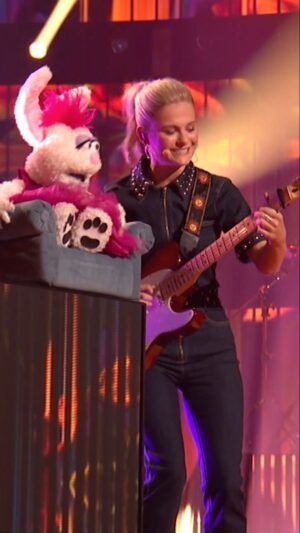 Darci Lynne Farmer Instagram - @itsdarcilynne and Petunia are an iconic duo. 🤩 Watch #AGT: Fantasy League Mondays 8/7c on @nbc and streaming on @peacock.