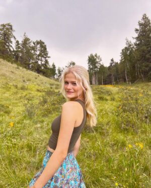 Darci Lynne Farmer Instagram - take me back to the  rockies please 💐