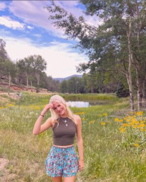 Darci Lynne Farmer Instagram - take me back to the  rockies please 💐