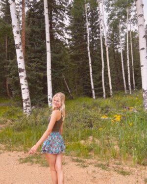 Darci Lynne Farmer Instagram - take me back to the  rockies please 💐