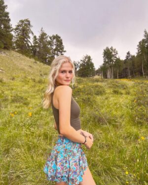 Darci Lynne Farmer Instagram - take me back to the  rockies please 💐
