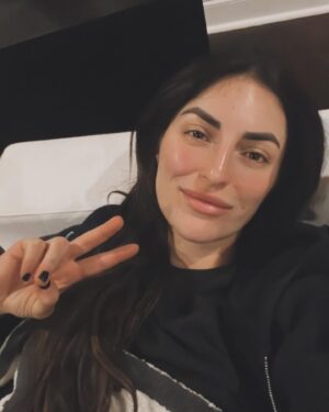 Daria Berenato Instagram - I hope everyone had an amazing holiday with family and friends.🎄Being present with my family lately has left me a little MIA on the socials but I’m back and grateful for you guys always! Balance is so important, life is short and you gotta love yours 🖤🙏