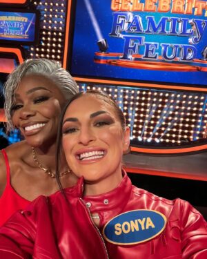 Daria Berenato Instagram - Squad goals Family Feud Edition. ❤️💋 #TeamBianca @biancabelairwwe @familyfeudabc @wwe