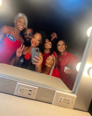 Daria Berenato Instagram - Squad goals Family Feud Edition. ❤️💋 #TeamBianca @biancabelairwwe @familyfeudabc @wwe