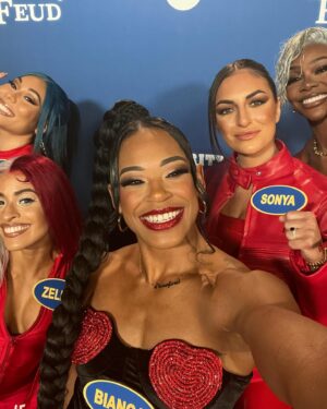 Daria Berenato Instagram - Squad goals Family Feud Edition. ❤️💋 #TeamBianca @biancabelairwwe @familyfeudabc @wwe