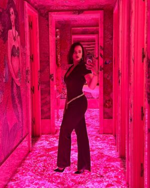 Dascha Polanco Instagram - Lola 💋

#Sexyfish #ismellgood