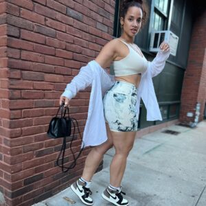 Dascha Polanco Instagram - Thighs are keto. 🫠  #ismellgood @caliafitness