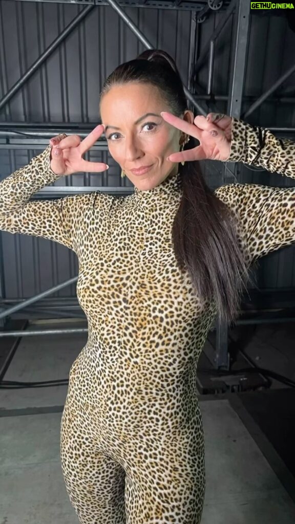 Davina McCall Instagram - Tonight‘s look on @davinamccall for the @maskedsingeruk is super simple. Even you could do it at home to yourself. Fake (real hair) ponytail is from @pakcosmetics . The blow dry spray is @arkivebyadamreed @adamreedhair (the new form) and the super strong hair gel is from @got2b and it’s called glued. The vent brush is from @mdlondon and the other brush is from @tangleteezer ❤️. Super simple do as you can see and I think creates stunning effect. Totally love this outfit and the whole look. Great work @cherylphelpsgardiner and @abigailrosewhite 🙌❤️🎉💥 If the baby hadn’t turned up I could’ve done this in five minutes however it took more like 45. She loves nothing more and when a baby turns up. 😂😂😂 have a great evening everyone. Enjoy the show. ❤️❤️❤️
