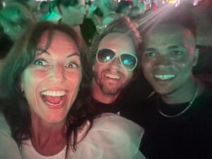 Davina McCall Instagram - Been a bit quiet because we’ve been away … my bf and her fam and our kids and partners/mates .. and last night the kids let US out 😂 so we met up with @russell_kane and @lindseykane0 , bumped into @jordanbanjo and @realperrikiely and @jjenas at @calvinharris 🎉❤️🎊🥰 thank you so so much @vicknhope … then saw @ritaora !  I mean what a night ❤️🥰