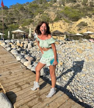 Davina McCall Instagram - Classic beach wear .