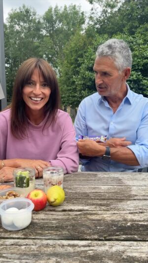 Davina McCall Instagram - #ad How to choose the right type of snacks .. thank u @tim.spector x @zoe Snacking healthily can be SO hard when ur busy .. Think fruit , nuts , boiled eggs , crudites and hummus (❤️ Tim’s nifty jar ?!) .. and dark chocolate !! and his breakfast favourite .. kefir yoghurt ( I really love this now ) , nuts and berries .. any other good snack ideas ?? ❤️