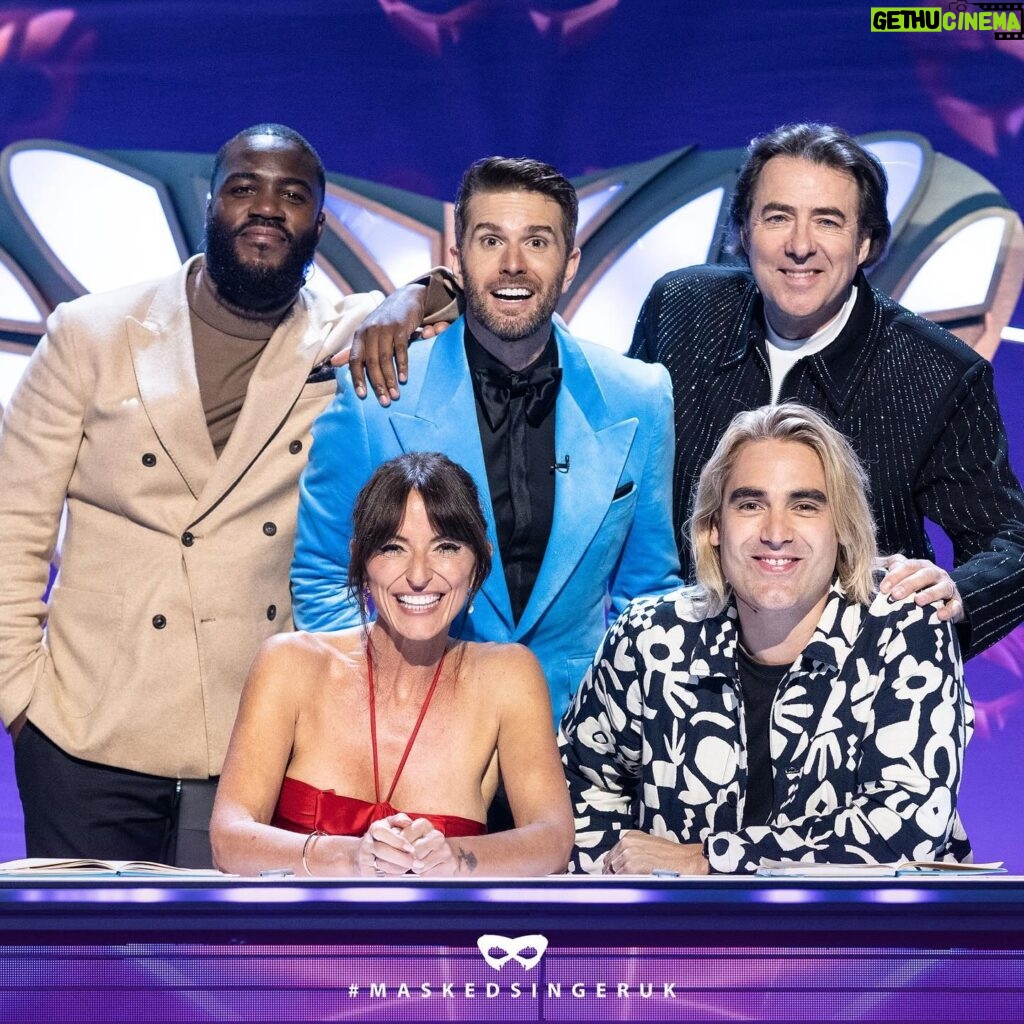 Davina McCall Instagram - @maskedsingeruk is back on your tellies tonight from 7pm !! …. with me and this gorgeous bunch 🤗 on @itv and @itvxofficial .. see u there x