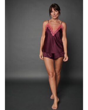 Davina McCall Instagram - #ad Morning !!! Kettle’s on .. fancy a cuppa ??! 😂 .. Do u own sexy nightwear ?? Like nice ( ideally matching 😂😂) lingerie , to make u feel 🔥 Try something a bit out of ur comfort ( fleecey , greying .. we all have it !! ) zone .. omg I really ❤️ this set .. will share link on stories but u can search for Cerise Satin and Lace Cami set by Ann Summers @jdwilliamsuk .. our #MyMumYourDadUK sponsor ❤️ See u tonight at 9