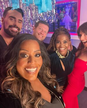 Davina McCall Instagram - Thank you @antanddec …. It must have been tough last night to keep it together … what a send off for @itvtakeaway … we love you … 🥰 @itv
