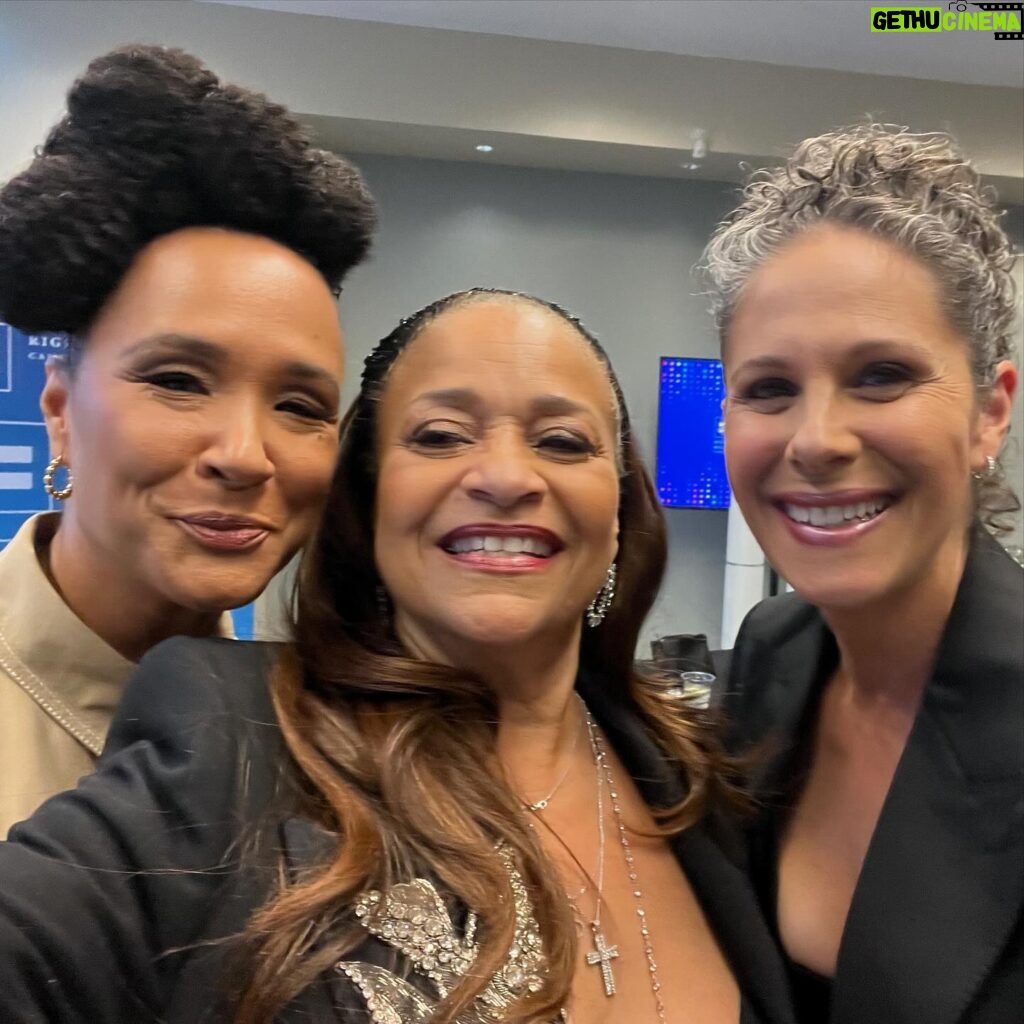 Debbie Allen Instagram - The @HumanRightsCampaign celebration was a joy and an inspiration of hope. 💙 So much fun hanging with some of my favorite people!