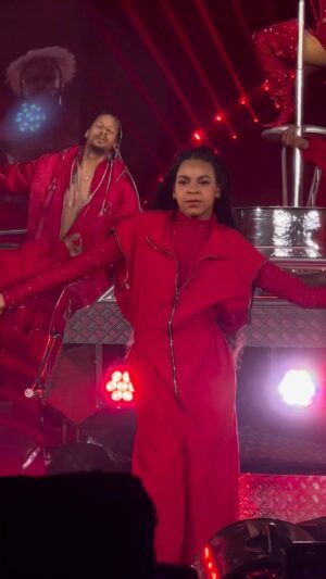 Debbie Allen Instagram - Our Red Bird Diaspora! ❤️👏🏼 Go Ms. Blue #Renaissance @OfficialDADance