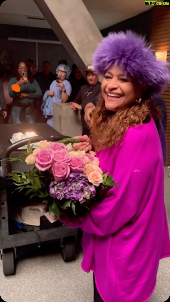 Debbie Allen Instagram - My Birthday was GLORIOUS 💋💫🎂 Thank you to everyone who made it so special. I love you all, Global Family!