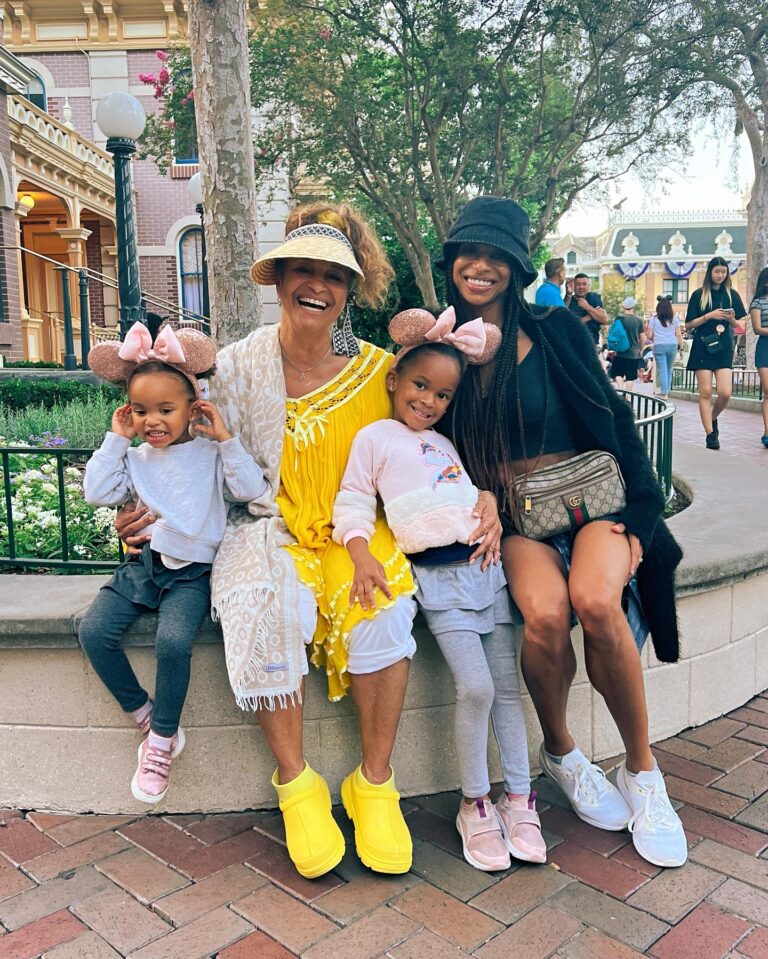 Debbie Allen Instagram - First trip to Disneyland with my girls! 🥰👏🏼 We had so much fun!