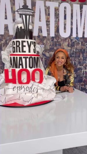 Debbie Allen Instagram - Celebrating 400 Episodes of @GreysABC today! 🎈 Cheers to our SHEro @ShondaRhimes for inspiring the world with Grey’s. Love to our cast and crew as we head to seasonal. YAY!!!! Thank you @KristaVernoff for taking us the distance… Ellen, Jim, Chandra, Brave. BRAVO ALL!!