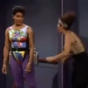 Debbie Allen Instagram - #TBT to Lish and I on The Cosby Show! 🤣💪🏽❤️ #TheBonecrusher @PhyliciaRashad