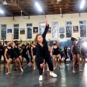 Debbie Allen Instagram - My class in Kingston, Jamaica with @PlieForTheArts! 🇯🇲 💛💚🖤