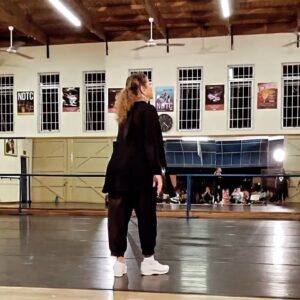 Debbie Allen Instagram - My class in Kingston, Jamaica with @PlieForTheArts! 🇯🇲 💛💚🖤