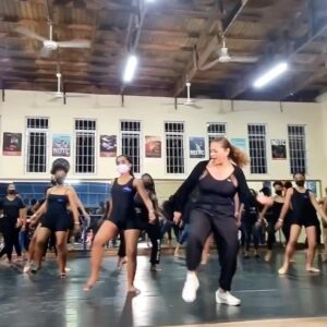 Debbie Allen Instagram - My class in Kingston, Jamaica with @PlieForTheArts! 🇯🇲 💛💚🖤