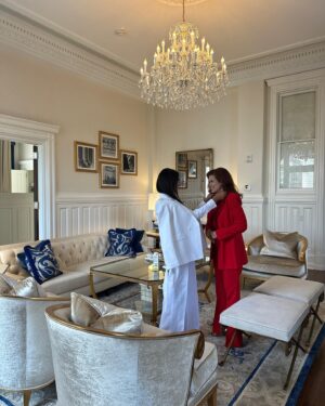 Debra Messing Instagram - Sleepovers with your BFF never stop as you grow up, they just get cooler aka now sleepovers are in DC at the Waldorf preparing to see the Vice President! Thank you @waldorfastoriadc for an amazing stay. The suite was unlike any I have ever stayed in. Soaring 30 foot ceilings, chandeliers everywhere, a bottle of tequila, salt and lime awaiting our arrival! We were treated like royalty, and I can't say enough about how nice the staff was. A sleepover to remember! 

#washington #glamour #hotel