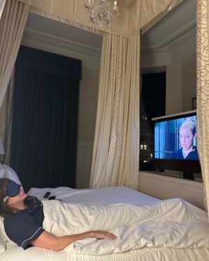 Debra Messing Instagram - Sleepovers with your BFF never stop as you grow up, they just get cooler aka now sleepovers are in DC at the Waldorf preparing to see the Vice President! Thank you @waldorfastoriadc for an amazing stay. The suite was unlike any I have ever stayed in. Soaring 30 foot ceilings, chandeliers everywhere, a bottle of tequila, salt and lime awaiting our arrival! We were treated like royalty, and I can't say enough about how nice the staff was. A sleepover to remember! 

#washington #glamour #hotel