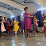 Deepika Singh Instagram – Celebrated dance day with the legendary @sujatamohapatra_official workshop organised by @sanatansc sir. Thank you @sanatansc sir for organising this two days enriching workshop . Thank you @thearshiyasharma for coming along and enjoying our workshop , also a big Thank you to you @thearshiyasharma for shooting these videos ❤️🙏🏻.
.
.
#Guru #sujatamohapatra #internationaldanceday #padmavibhushan #gurukelucharanmohapatra #odissi #classicaldancer #deepikasingh