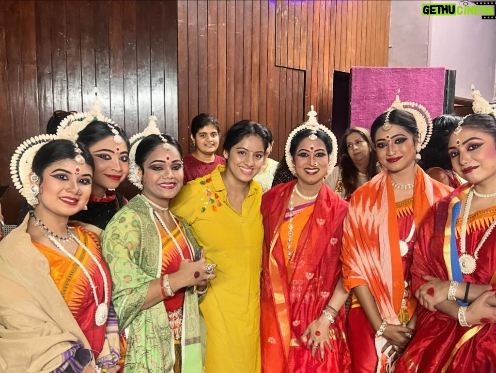 Deepika Singh Instagram - Yesterday with the legendary @sujatamohapatra_official mam & her troup . Totally enjoyed her divine performance at @ncpamumbai in Mudra Dance festival. . . #odissi #sujatamohapatra #sanatanchakarvarty #dancefestival #classicaldance #classicaldancer #deepikasingh