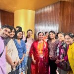 Deepika Singh Instagram – Yesterday with the legendary @sujatamohapatra_official mam & her troup . Totally enjoyed her divine performance at @ncpamumbai in Mudra Dance festival. 
.
.
#odissi #sujatamohapatra #sanatanchakarvarty #dancefestival #classicaldance #classicaldancer #deepikasingh