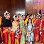 Deepika Singh Instagram – Yesterday with the legendary @sujatamohapatra_official mam & her troup . Totally enjoyed her divine performance at @ncpamumbai in Mudra Dance festival. 
.
.
#odissi #sujatamohapatra #sanatanchakarvarty #dancefestival #classicaldance #classicaldancer #deepikasingh