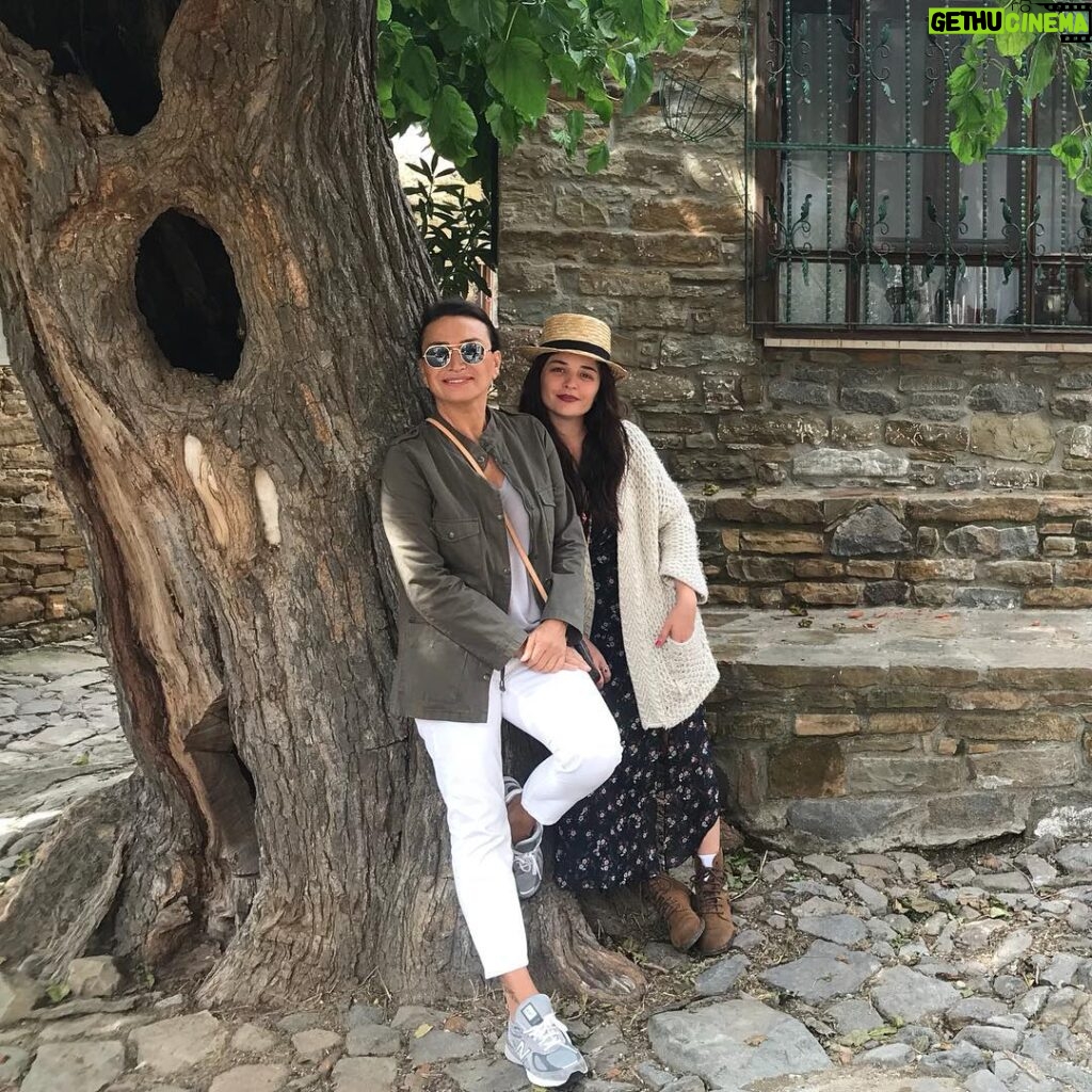 Demet Akbağ Instagram - Bademli köyünün en yaşlısı bu badem ağacı muhteşem🙏 @goncavuslateri #hedefimsensin