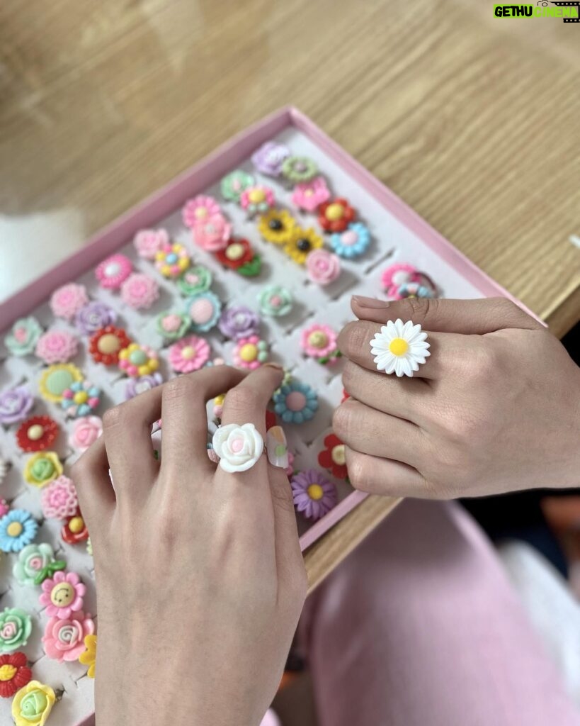 Denira Wiraguna Instagram - Besook! Cupcake untuk rain tayang di @vidiooriginals ! Stay tuned