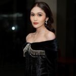 Denira Wiraguna Instagram - Gala premiere last night Outfit by @mr.janhandrianto Accecories by @___rumme Stylist @fandinasutionn Makeup @ms_lifa Hairdo @ade_ragil_hairdo Photo by @snap.nuel